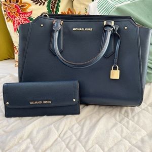 Like new Navy MK bag with matching wallet